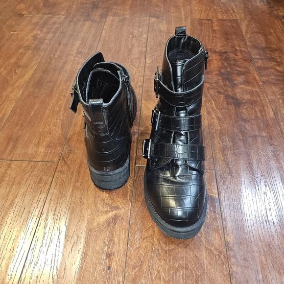 NWT Arizona Jean Co. Croco embossed Ankle Boots, Size 9.5 - Picture 3 of 5